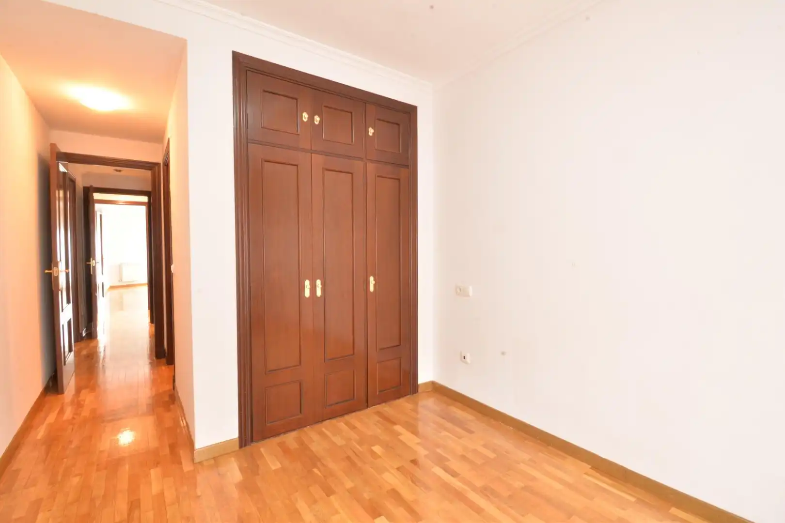 Habitación de Piso en venta en Oviedo  con Calefacción y Trastero