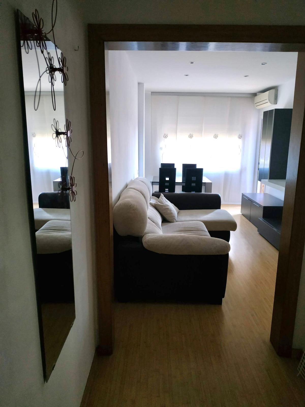 Sala d'estar de Pis en venda en Cornellà de Llobregat amb Balcó