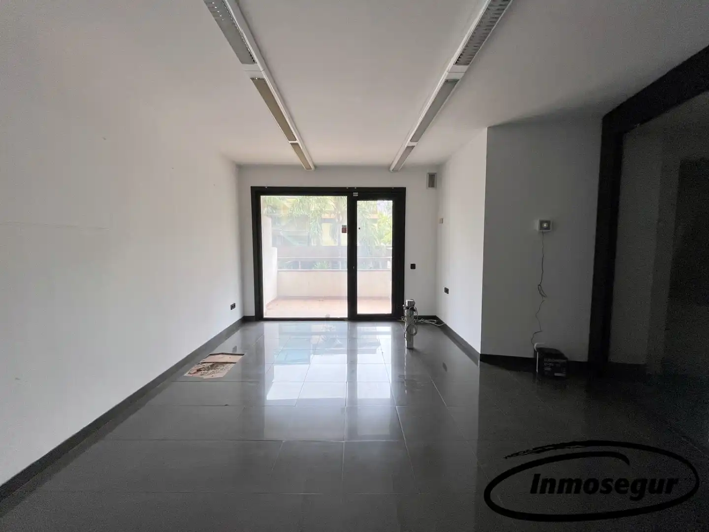 Geschaftsraum zur Miete in Salou mit Klimaanlage, Heizung und Terrasse