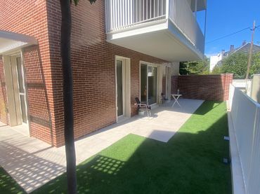 Piso de obra nueva con piscina en venta en Carrer d'Álvarez 25