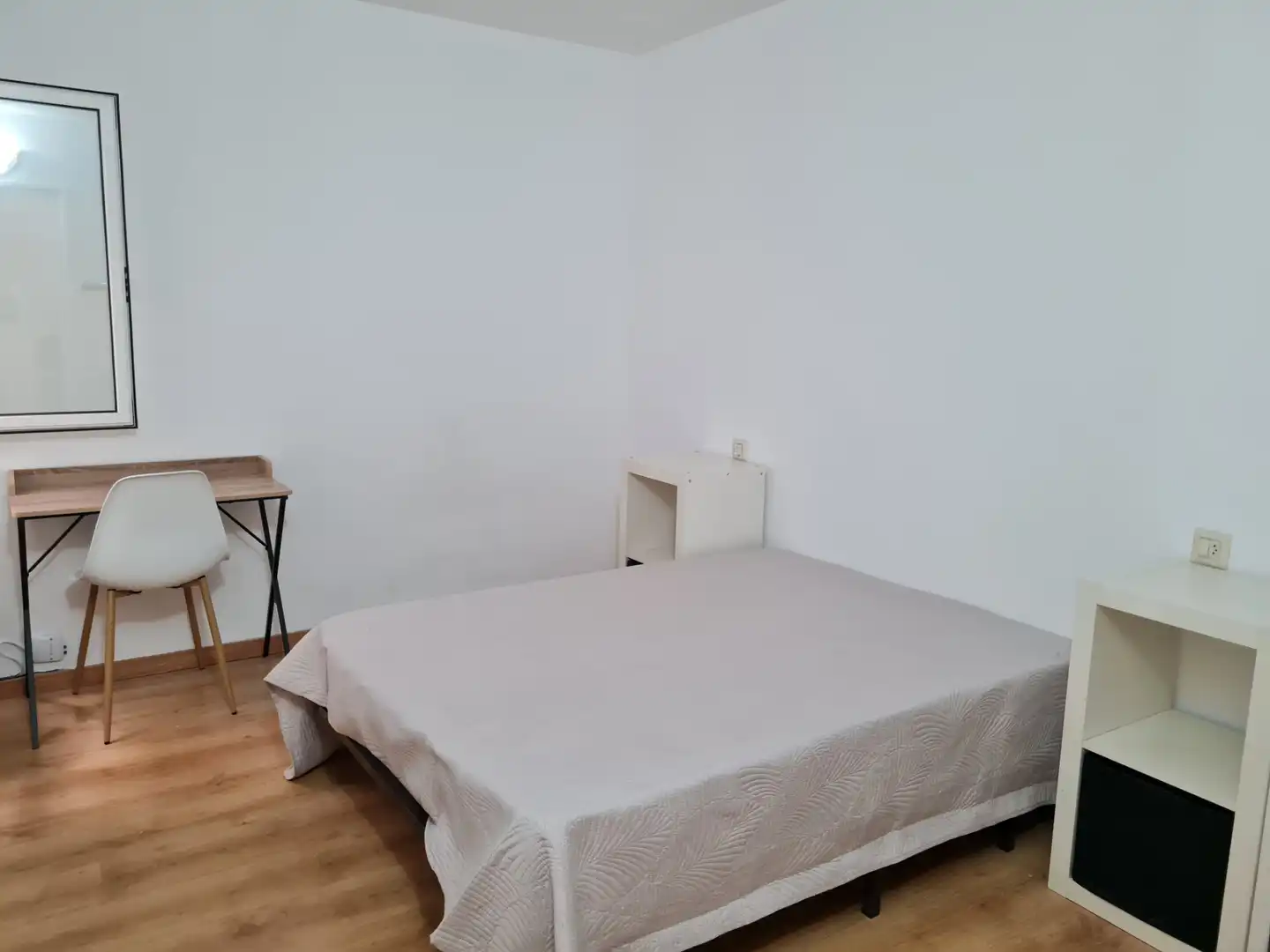 Habitación de Piso de alquiler en Girona con Calefacción, Parquet y Amueblado