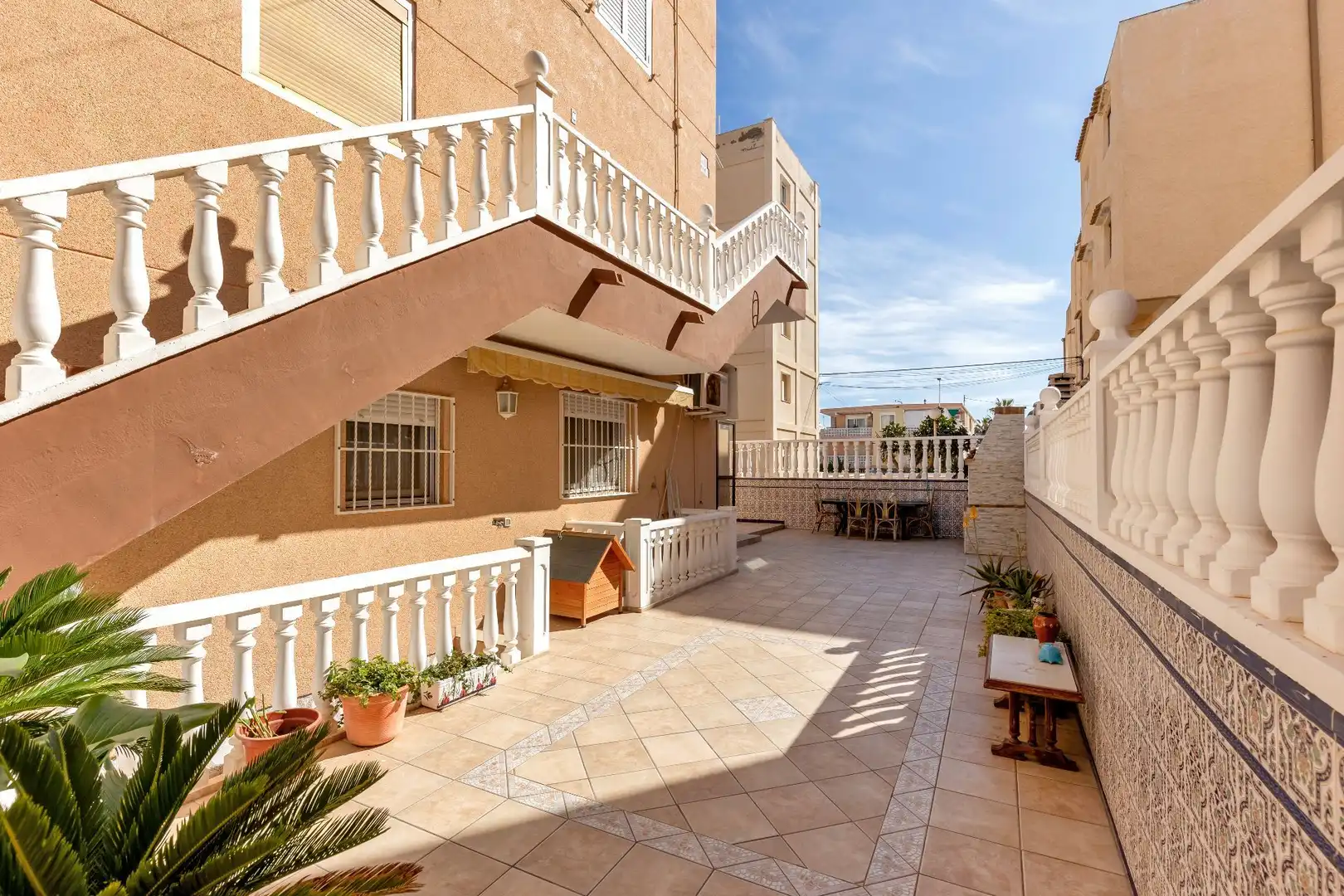 Vista exterior de Casa adosada en venta en Torrevieja con Aire acondicionado, Jardín privado y Terraza