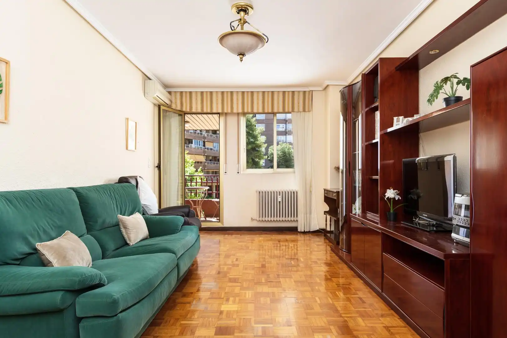 Piso en venta en Avenida ALIERTA, CESAREO, 42, Parque Miraflores