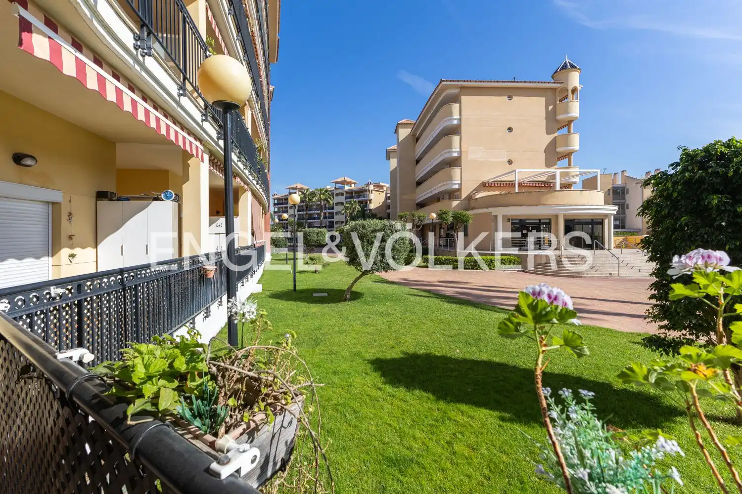Vista exterior de Pis en venda en Canet d'En Berenguer amb Aire condicionat, Calefacció i Jardí privat