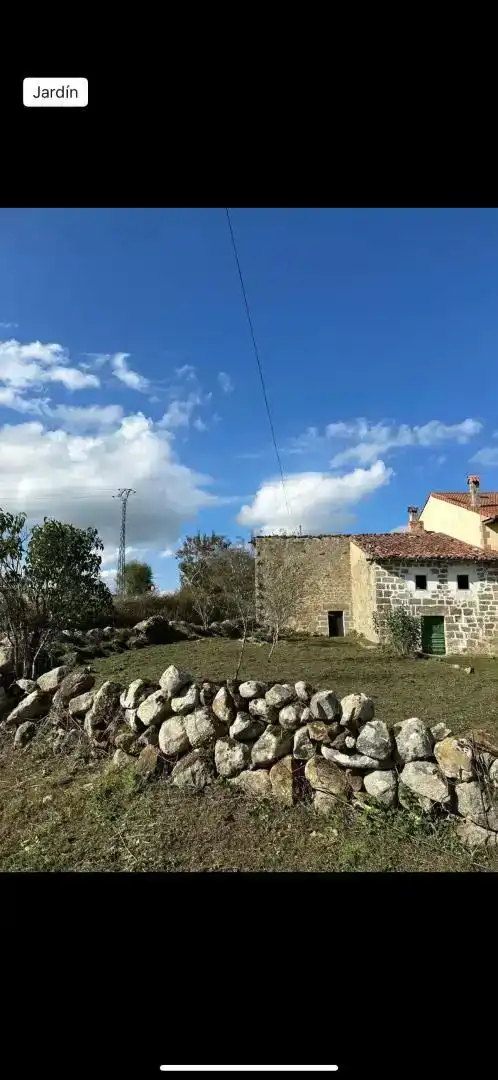 Casa adosada en venda en Valle de Valdebezana amb Jardí privat