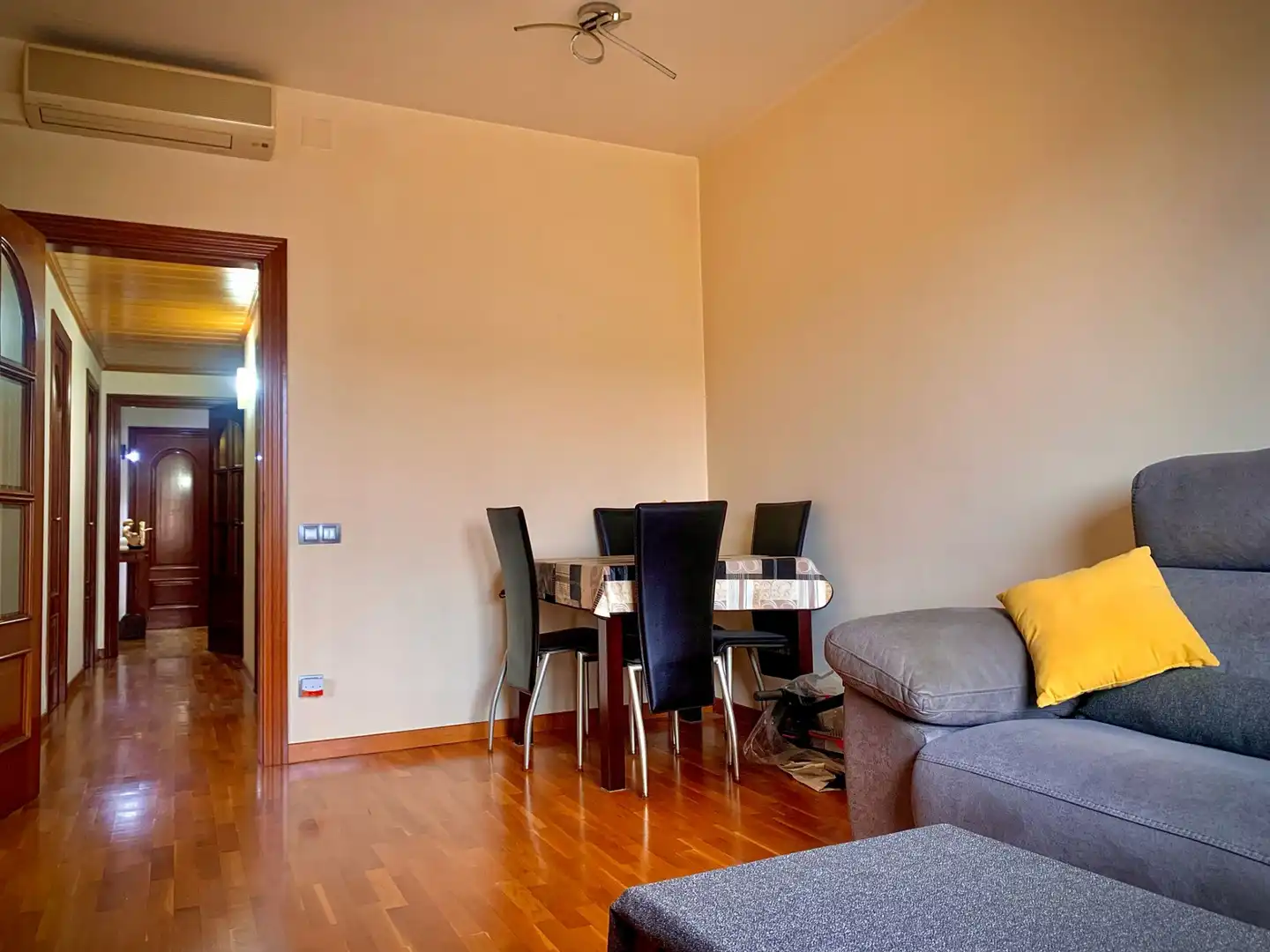 Wohnzimmer von Wohnung zum Verkauf in Barcelona mit Klimaanlage, Heizung und Parkett