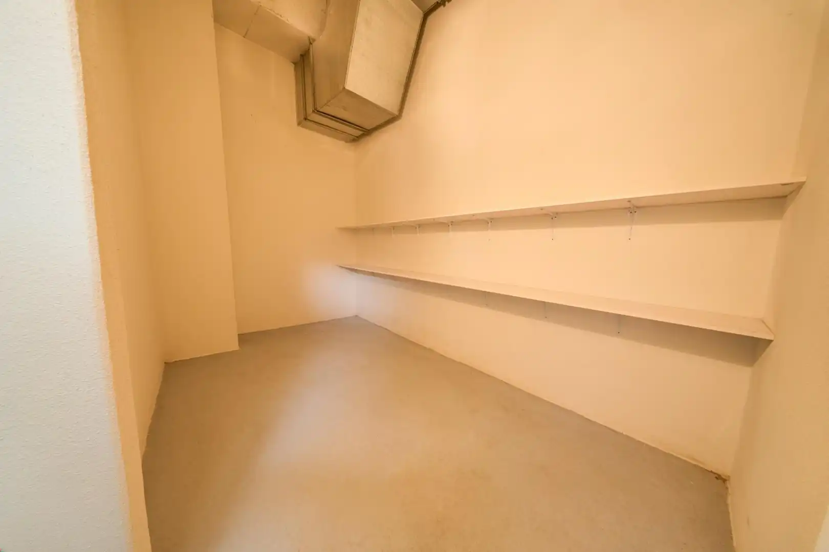 Wohnung zum Verkauf in Granada mit Heizung, Privatgarten und Gemeinschaftspool
