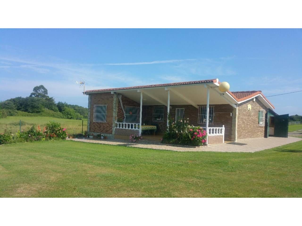 Exterior view of House or chalet for sale in Miengo  with Heating and Private garden