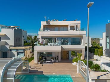 Casa con balcón en venta en Calle Ana María Matute, Orihuela, Spain