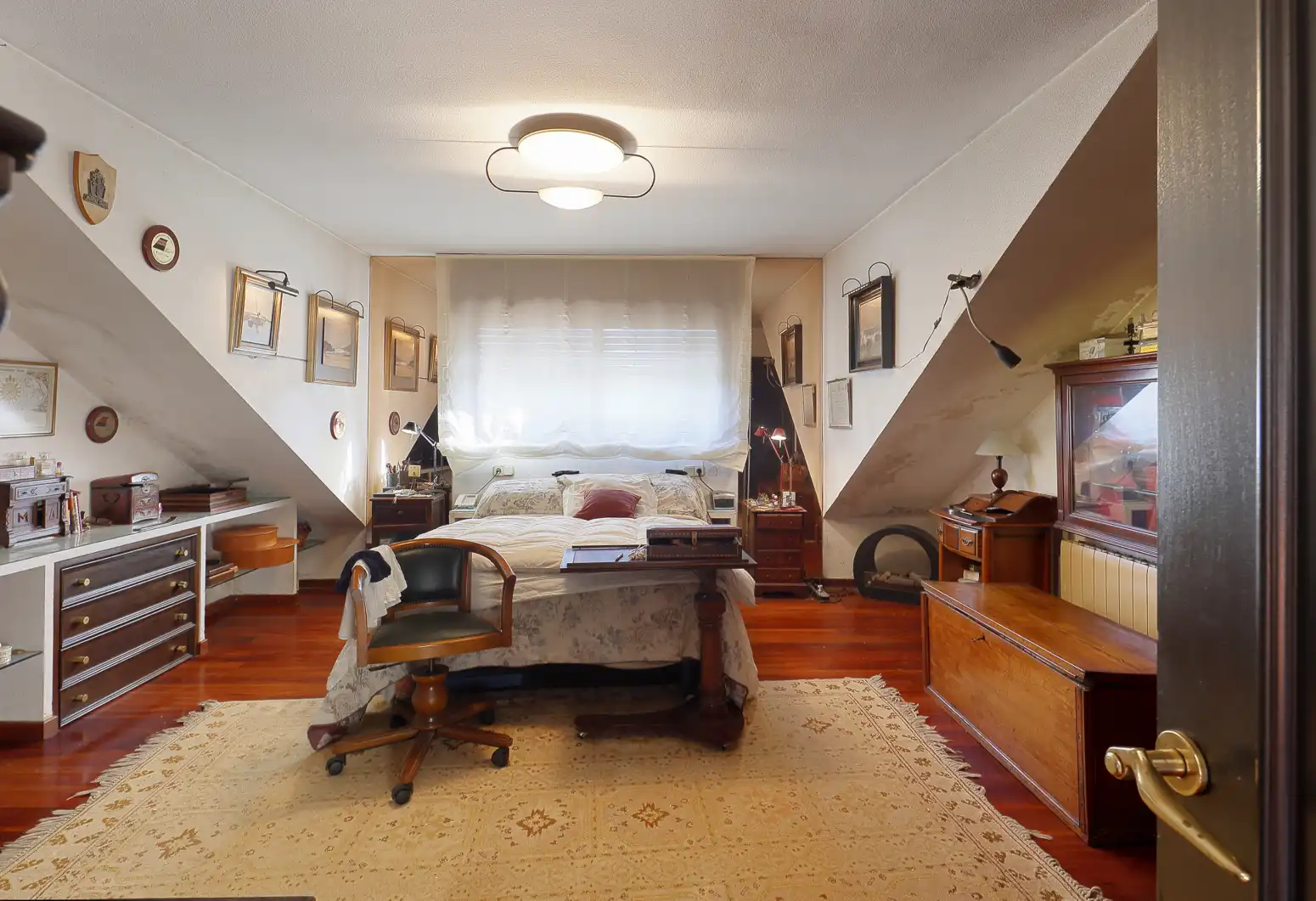 Dormitori de Casa o xalet en venda en Gijón  amb Calefacció, Jardí privat i Parquet