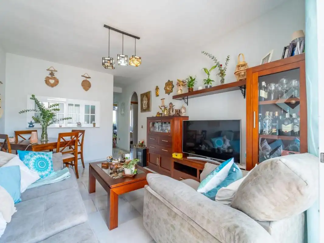 Sala de estar de Planta baja en venta en Rincón de la Victoria con Calefacción, Jardín privado y Terraza