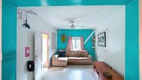Sala d'estar de Casa adosada en venda en Gilet amb Aire condicionat i Terrassa