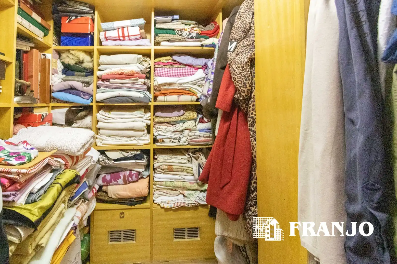 Wohnung zum Verkauf in Barcelona mit Klimaanlage, Heizung und Terrasse