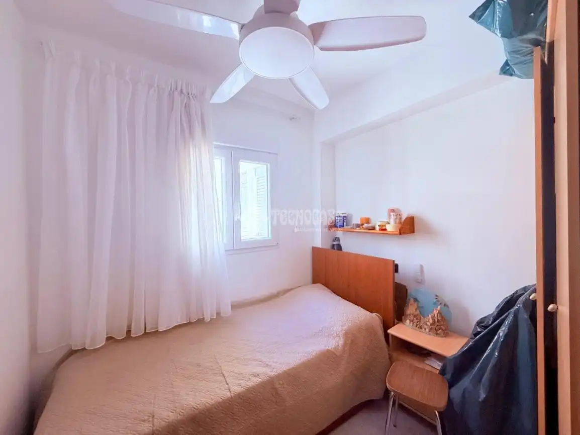 Schlafzimmer von Wohnung zum Verkauf in Mislata mit Klimaanlage und Balkon