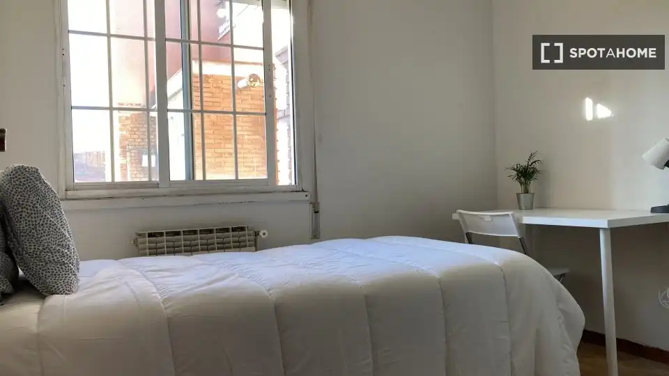 Habitación de Piso de alquiler en Madrid con Aire acondicionado, Calefacción y Amueblado