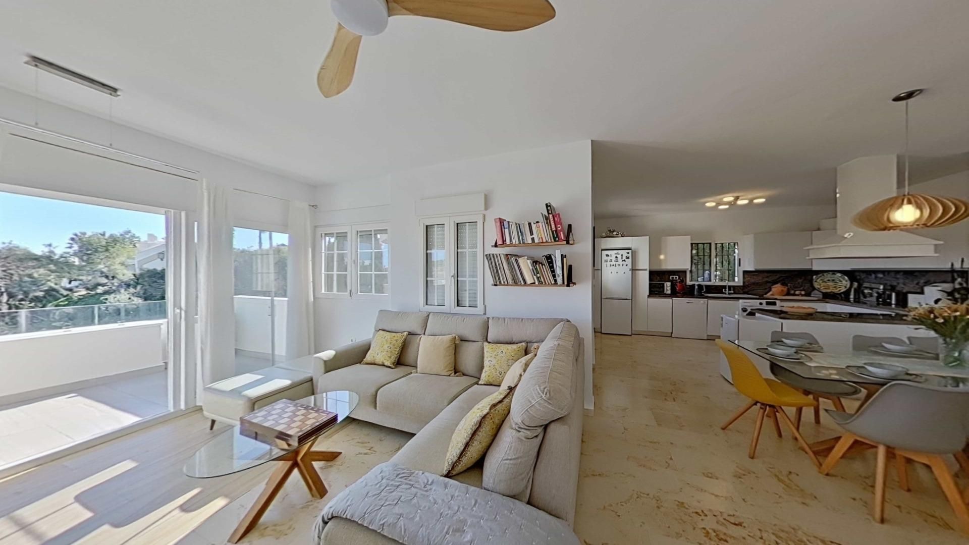 Sala d'estar de Casa o xalet en venda en Orihuela amb Aire condicionat, Jardí privat i Terrassa