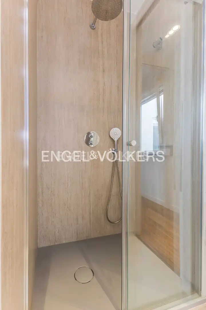 Baño de Ático de alquiler en Madrid con Aire acondicionado, Calefacción y Terraza