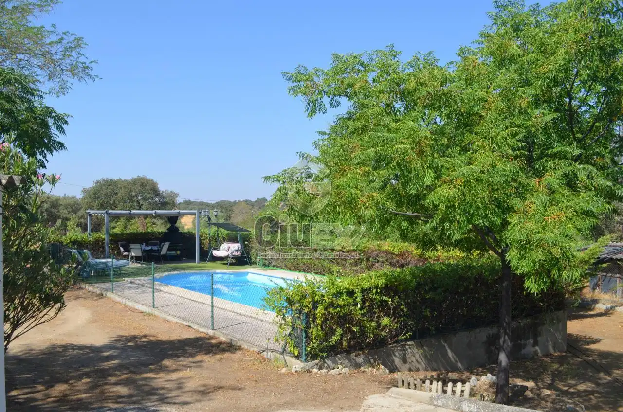 Piscina de Casa o chalet en venta en Arroyo de la Luz con Calefacción, Jardín privado y Amueblado