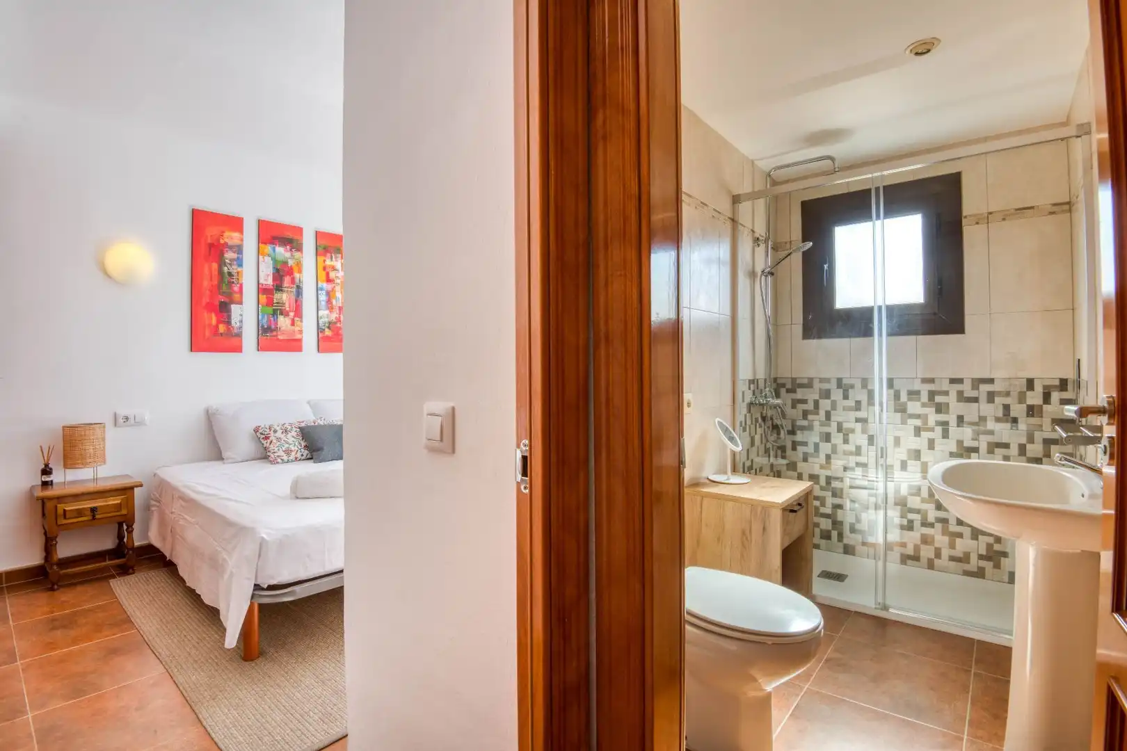 Badezimmer von Wohnungen zum Verkauf in L'Escala mit Terrasse und Möbliert