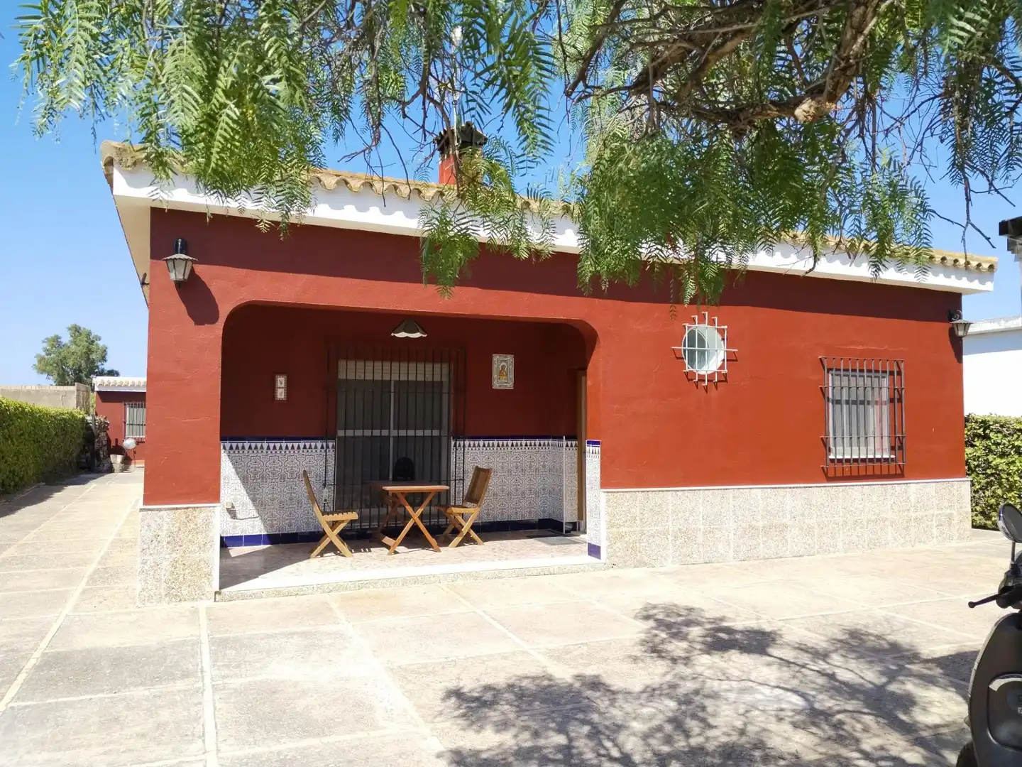 Vista exterior de Finca rústica en venda en Chipiona amb Aire condicionat, Jardí privat i Terrassa