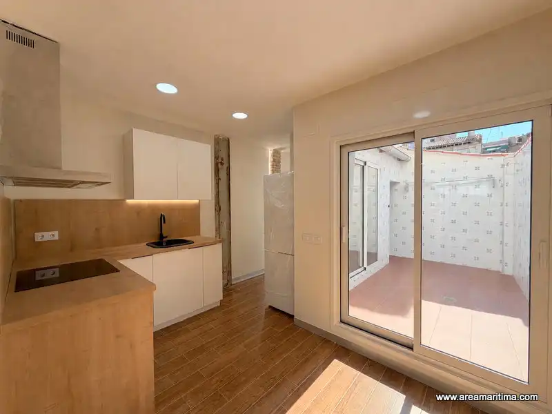 Küche von Erdgeschoss zur Miete in Valencia mit Klimaanlage, Terrasse und Ofen