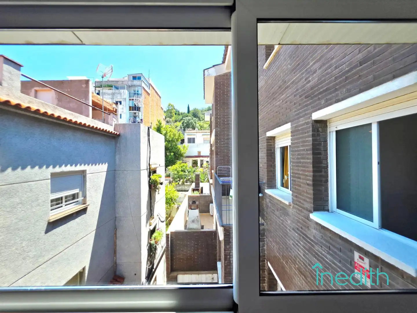 Vista exterior de Casa o xalet en venda en Barcelona amb Aire condicionat, Calefacció i Terrassa