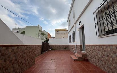 Vista exterior de Casa o xalet en venda en Algeciras amb Terrassa