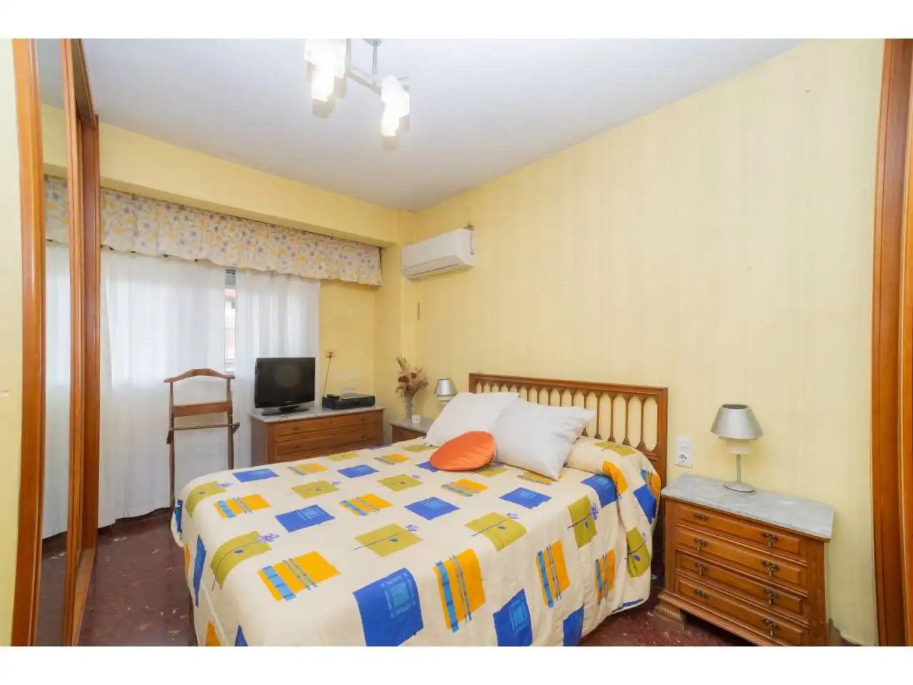 Bedroom of Flat for sale in Valencia  with Air Conditioner, Terrace and Furnished