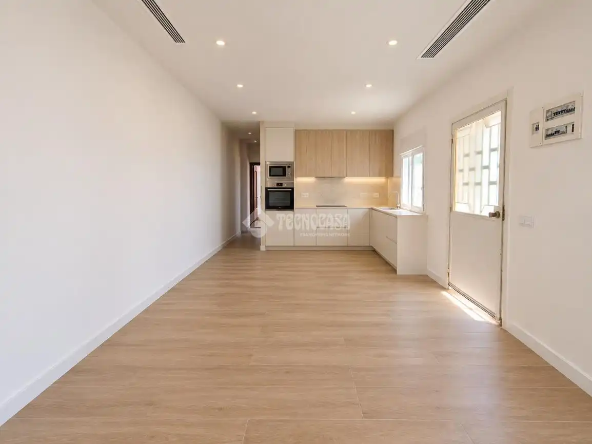 Sala de estar de Casa adosada en venta en Alcalá de Henares con Aire acondicionado y Trastero