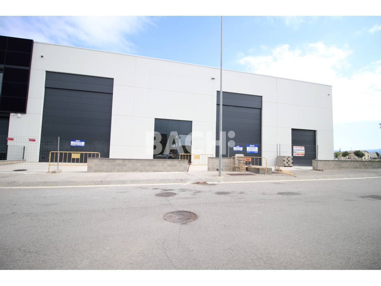Exterior view of Industrial buildings to rent in Vic