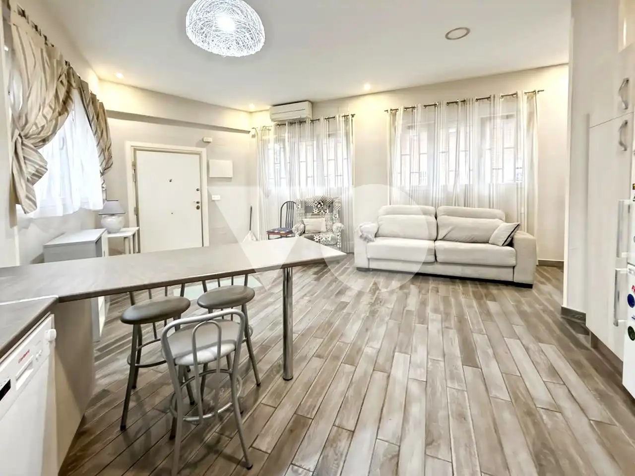 Wohnzimmer von Erdgeschoss zum Verkauf in Madrid mit Klimaanlage