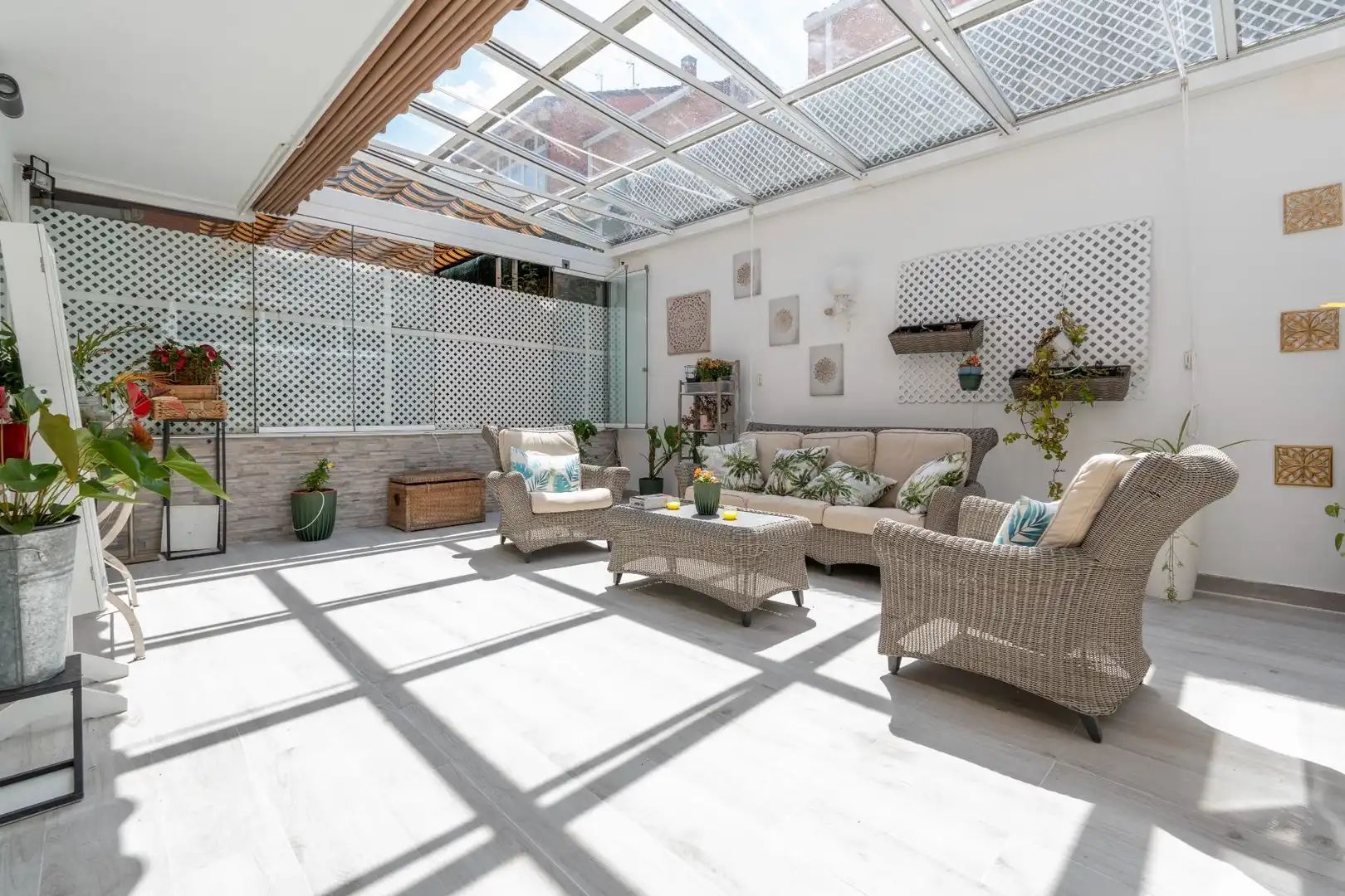 Terrassa de Casa adosada en venda en Madrid amb Aire condicionat, Calefacció i Jardí privat