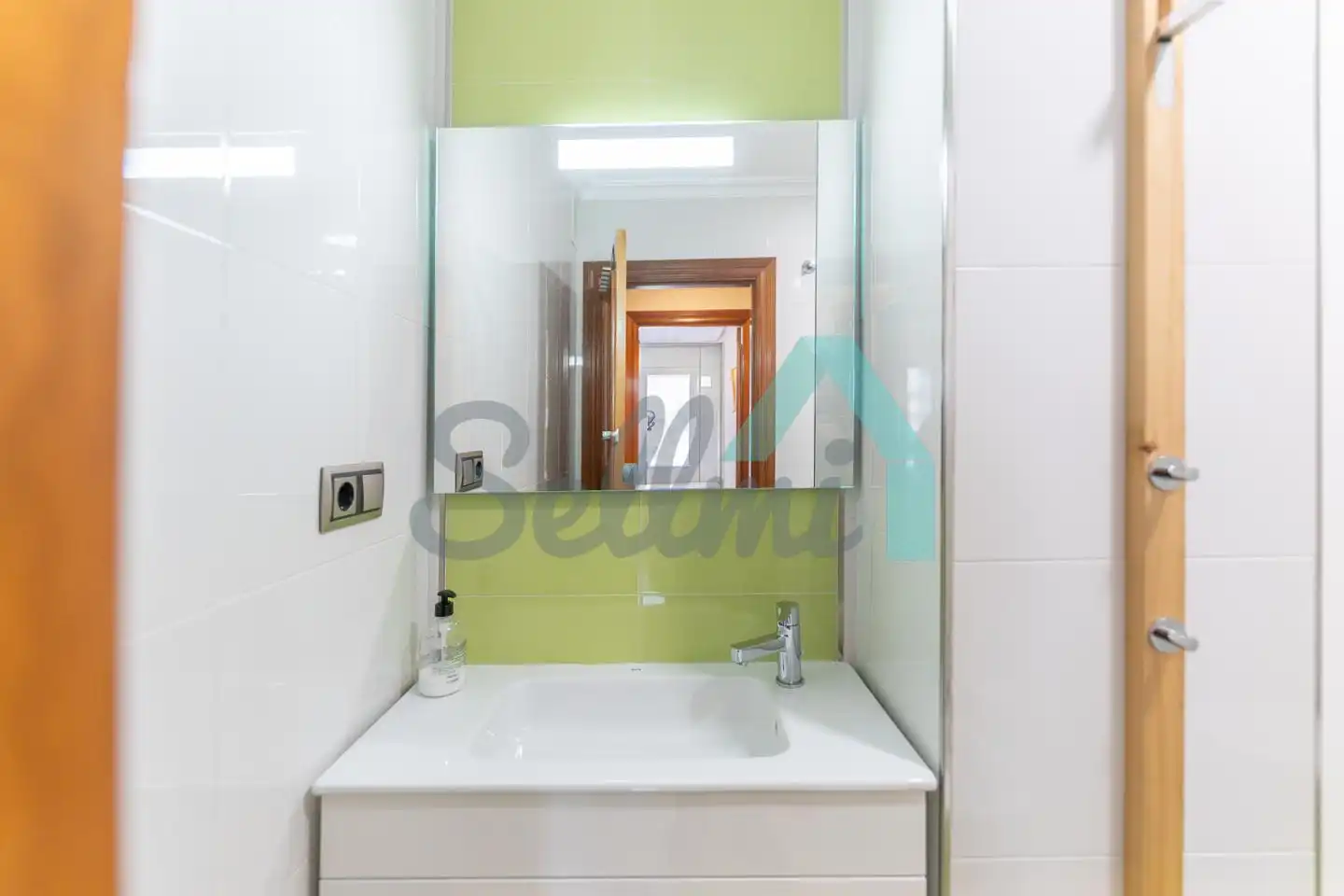 Bathroom of Flat for rent in Oviedo   with Heating, Parquet flooring and Furnished