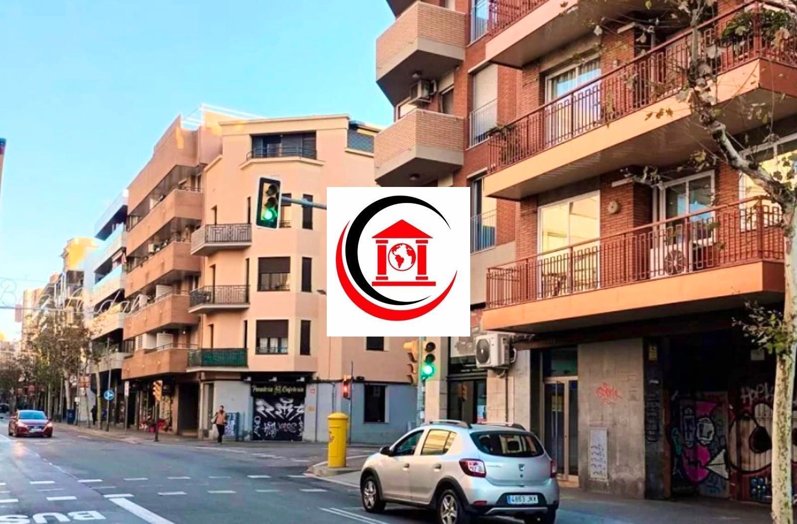 Vista exterior de Edificio en venta en L'Hospitalet de Llobregat