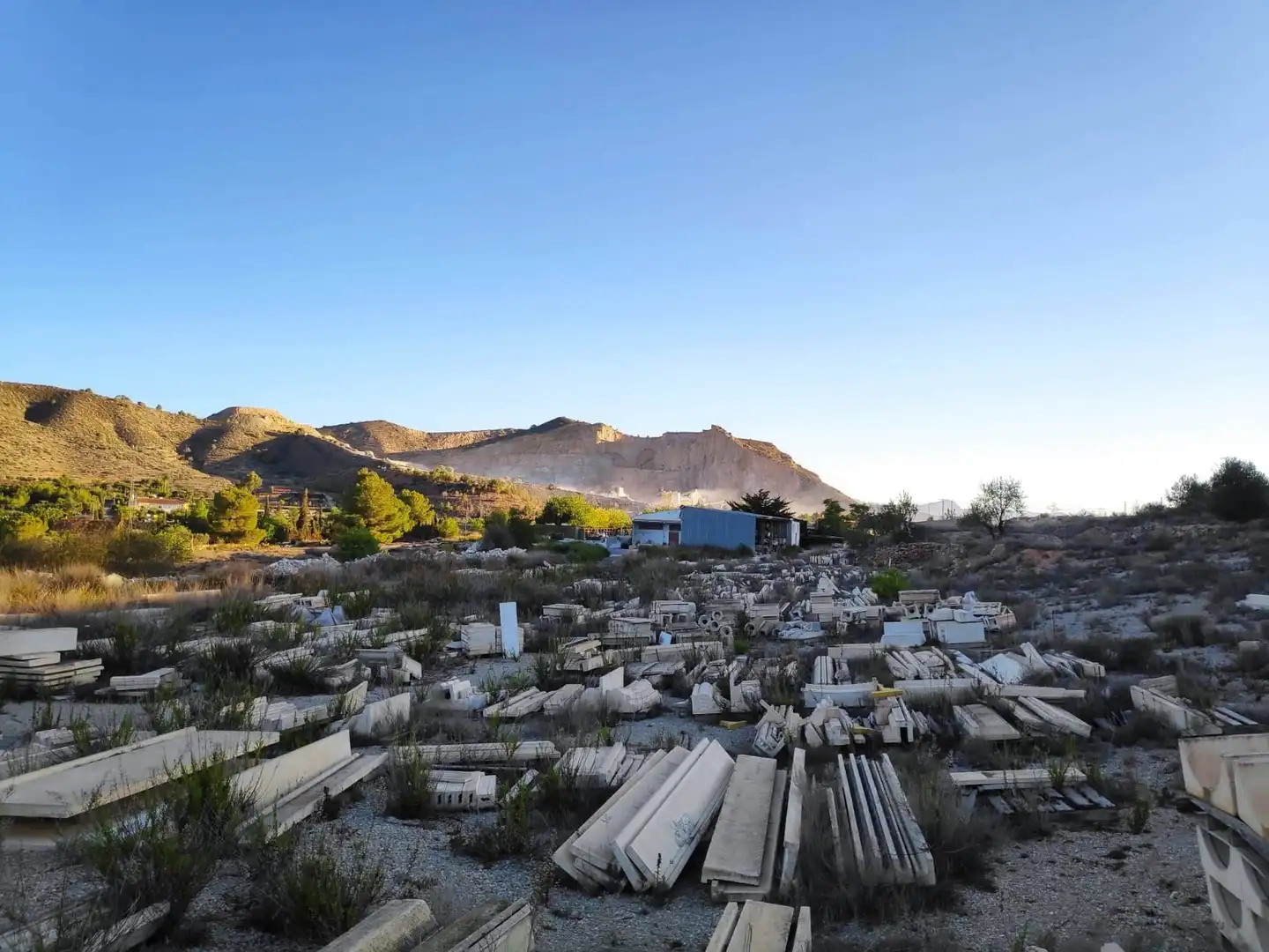 Vista exterior de Nau industrial en venda en Hondón de las Nieves / El Fondó de les Neus