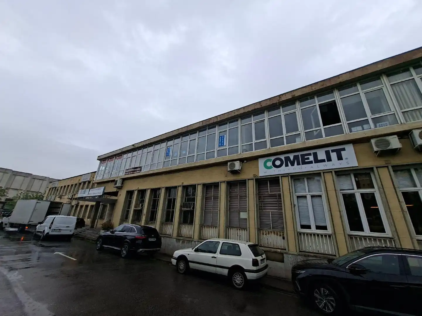 Office space for sale in Pozokoetxe
