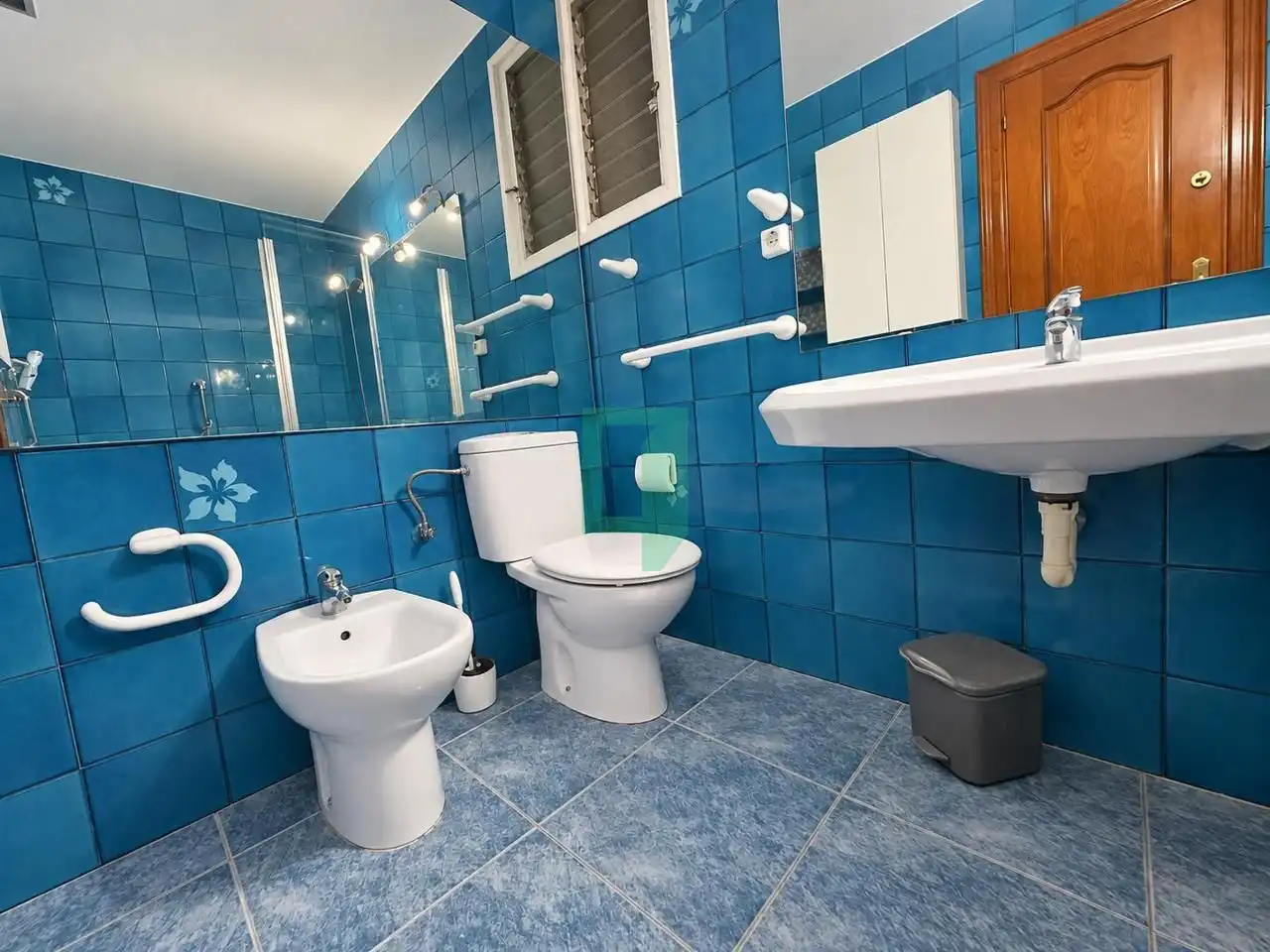 Bathroom of Flat for sale in Badalona  with Air Conditioner and Balcony