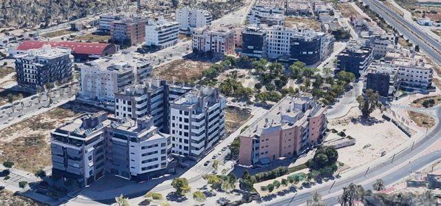 Local comercial en Alquiler en El Travaló - Martínez Valero