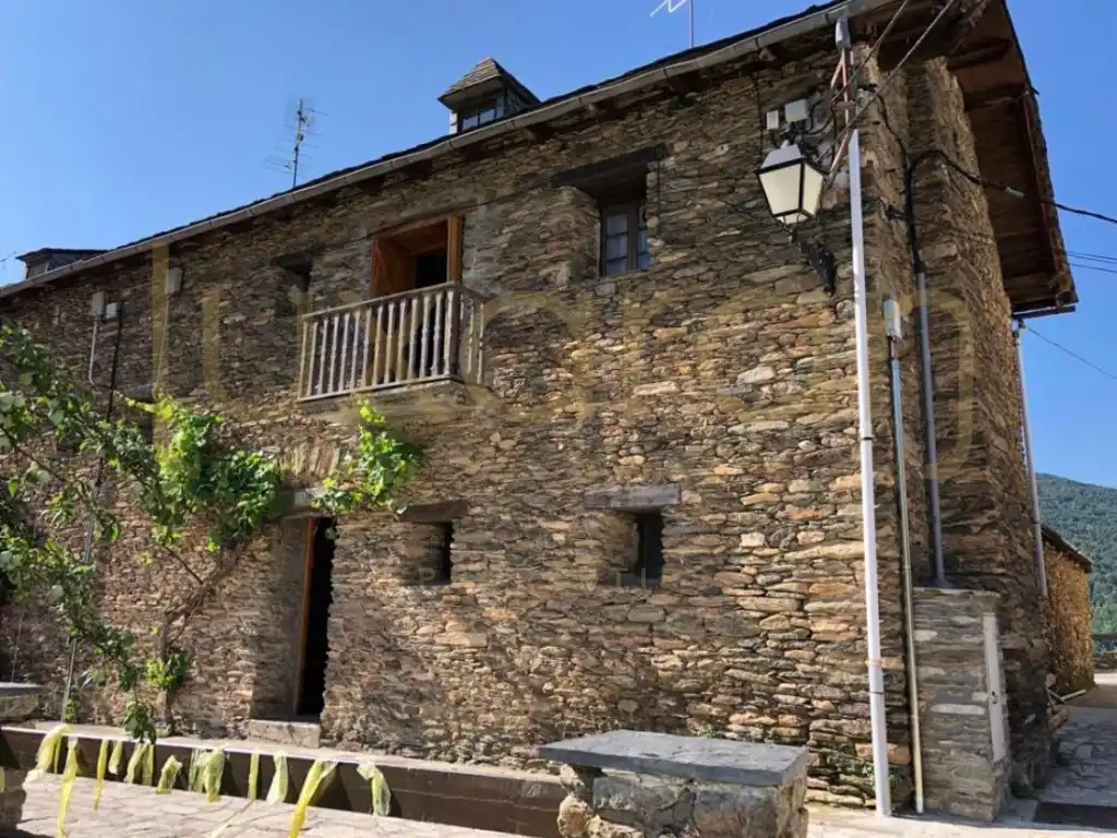 Vista exterior de Casa o xalet en venda en Tírvia