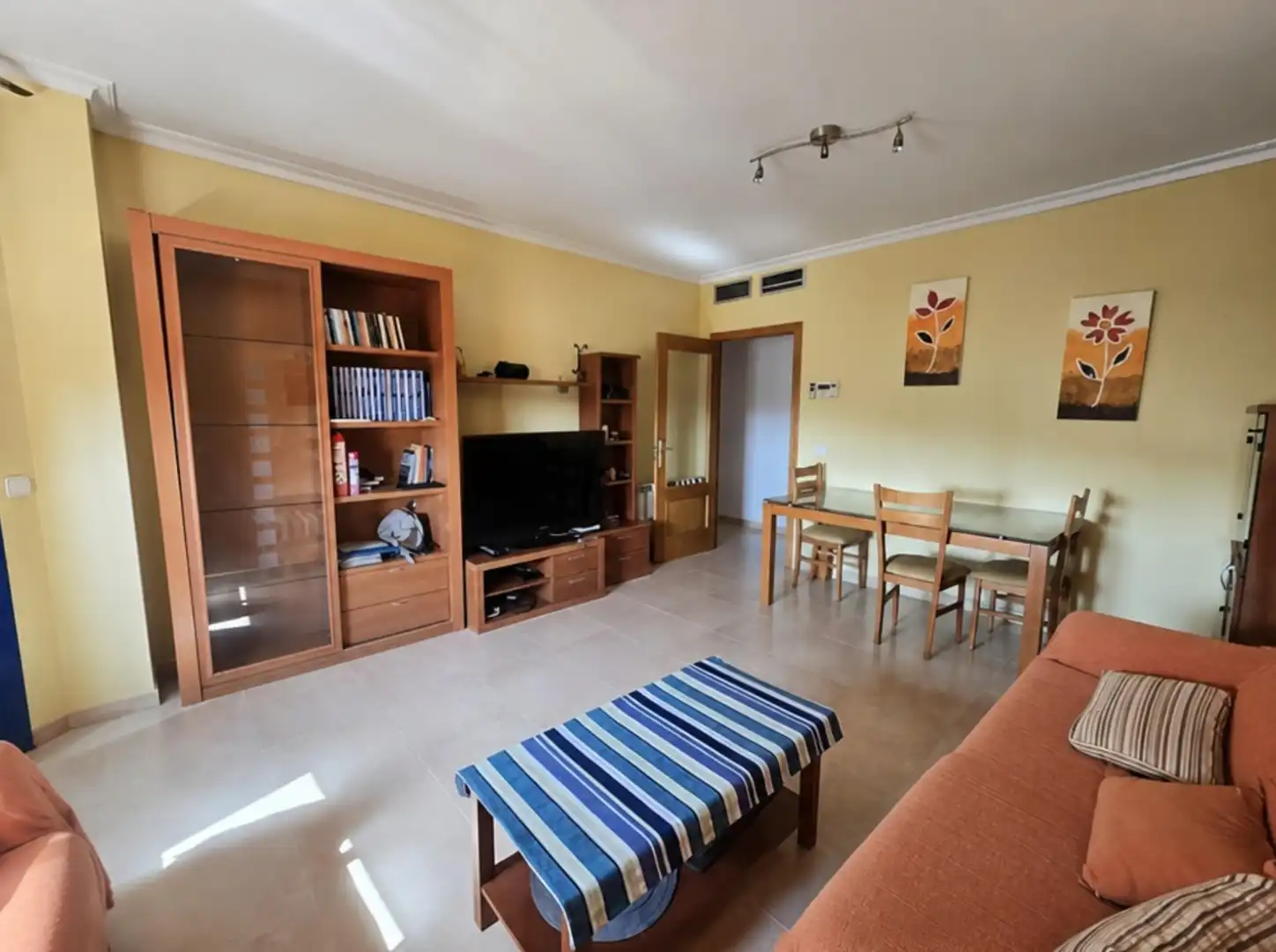 Living room of Flat for sale in Plasencia  with Air Conditioner, Heating and Terrace