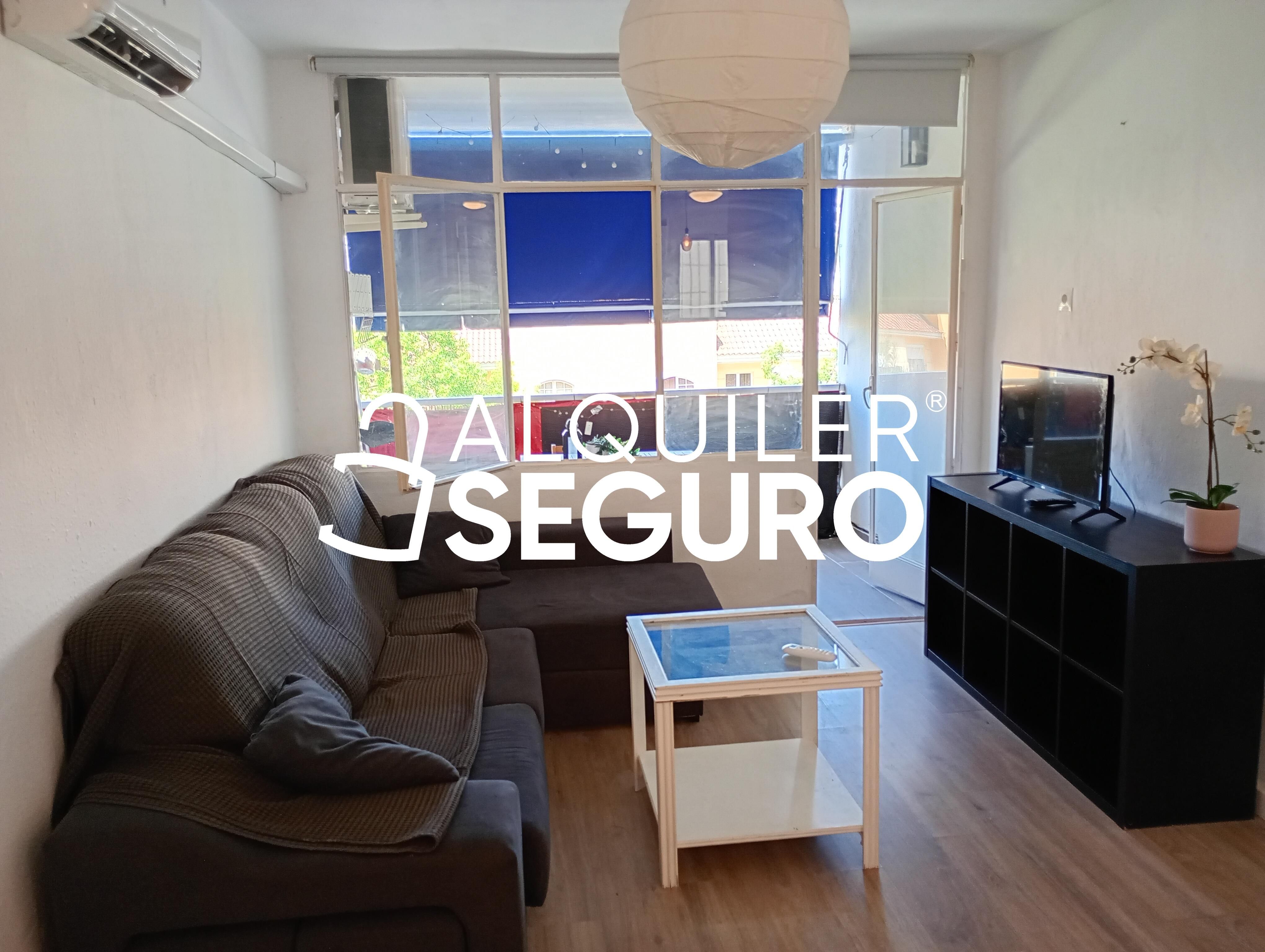 Living room of Flat to rent in Benalmádena  with Air Conditioner, Terrace and Furnished