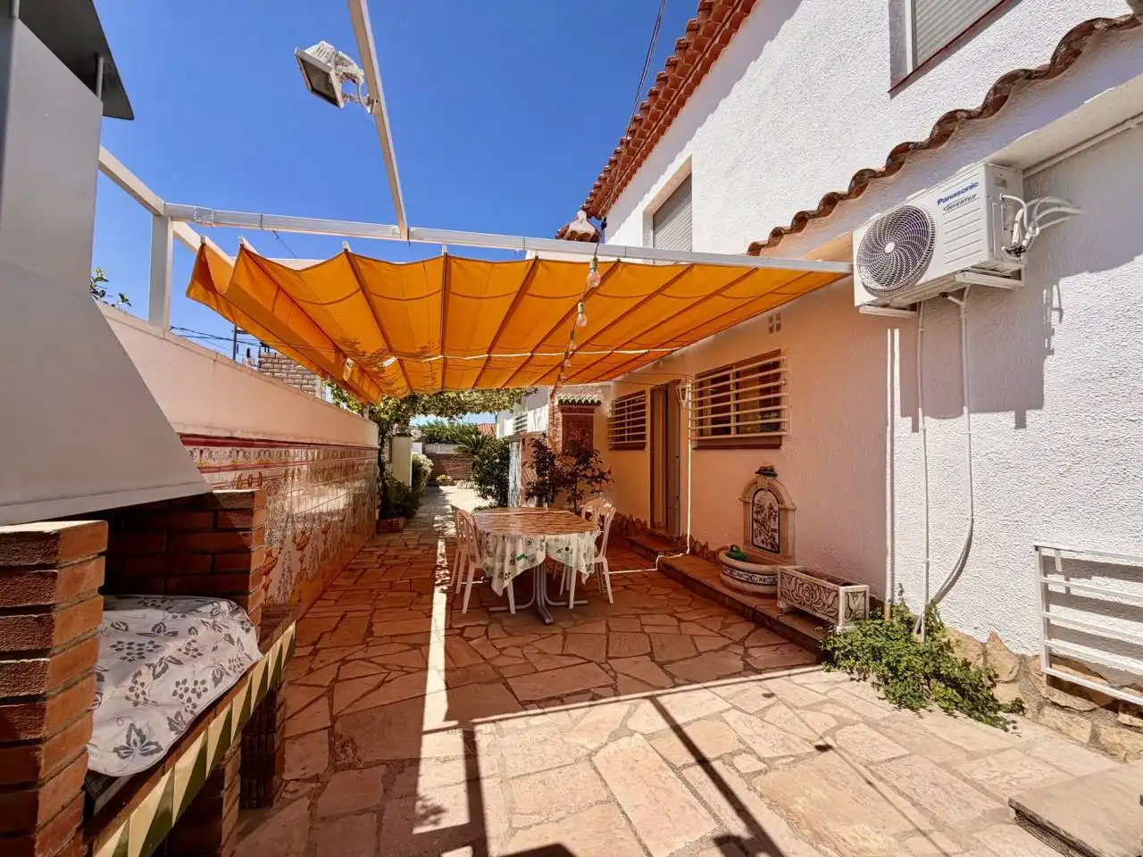 Terrassa de Casa o xalet en venda en Mont-roig del Camp amb Aire condicionat, Calefacció i Jardí privat