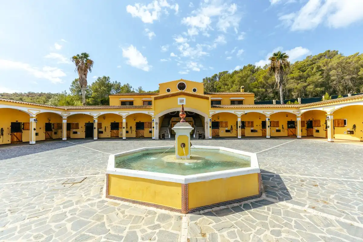 Casa con terraza en venta en Carrer d'en Toni des Pou, imagen 3