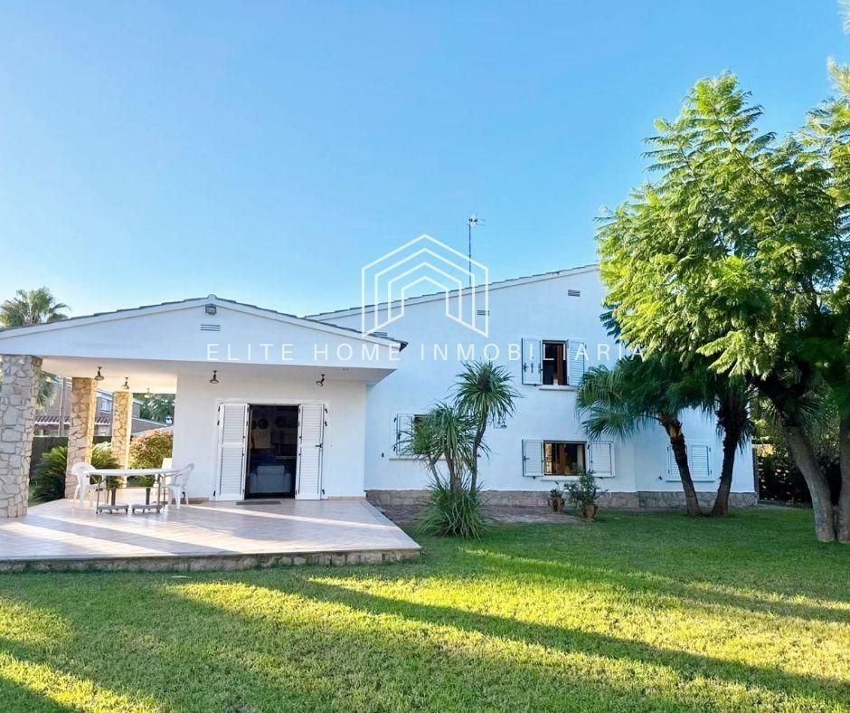 Vista exterior de Casa o xalet de lloguer en Castellón de la Plana / Castelló de la Plana amb Calefacció, Jardí privat i Terrassa