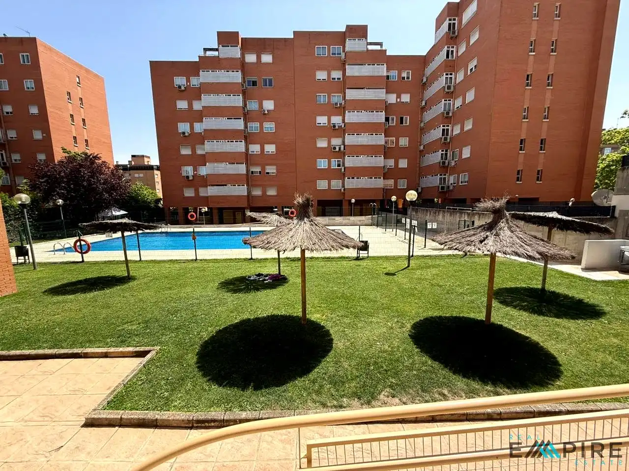 Vista exterior de Piso en venta en Madrid con Calefacción, Trastero y Piscina