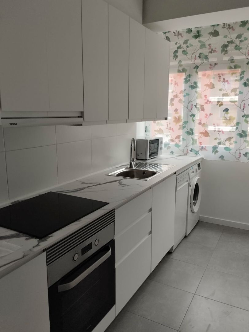 Cocina de Piso de alquiler en  Zaragoza Capital con Calefacción, Amueblado y Horno