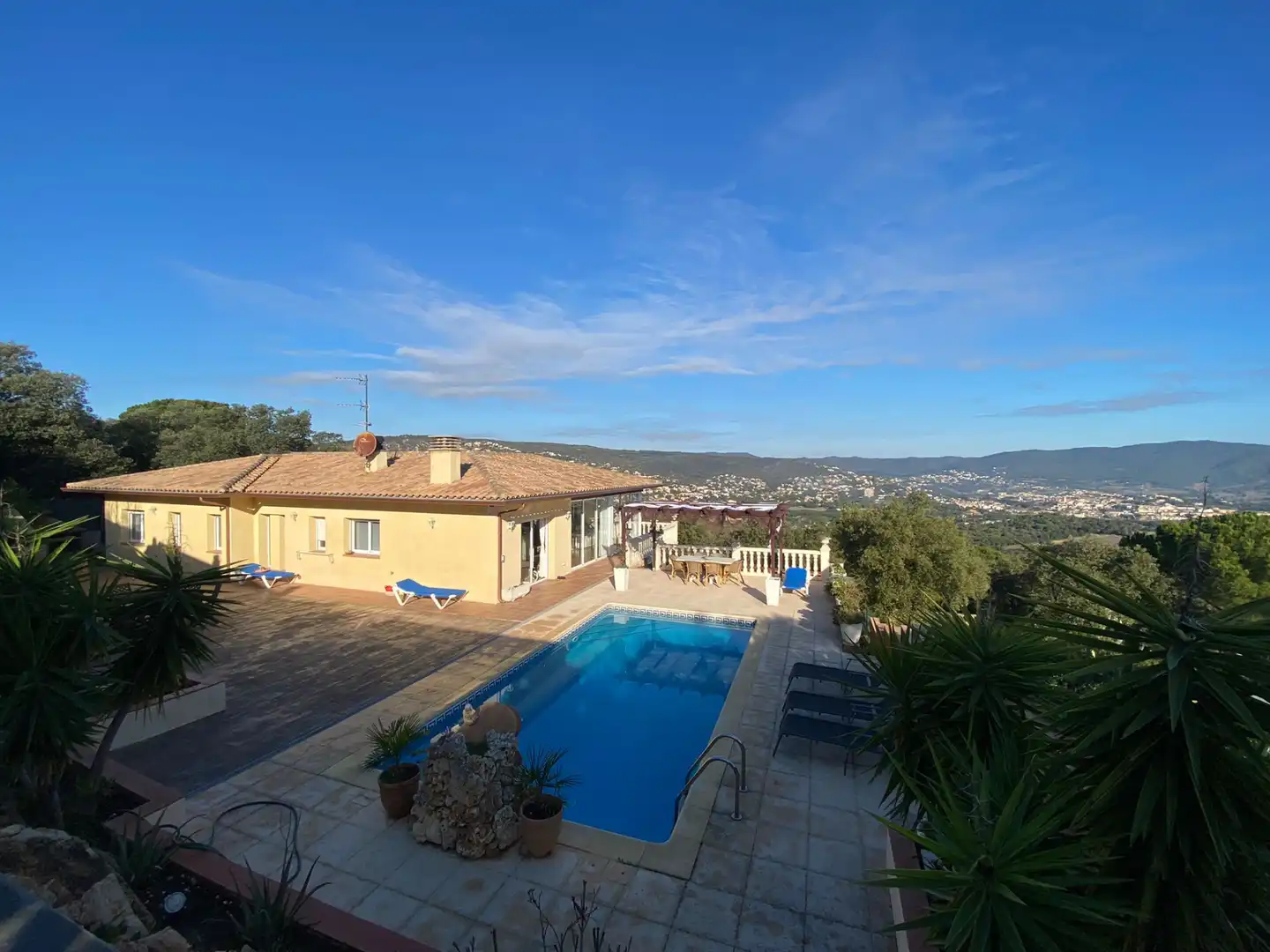 Vista exterior de Casa o xalet en venda en Castell d'Aro, Platja d'Aro i s'Agaró amb Jardí privat, Piscina i Moblat