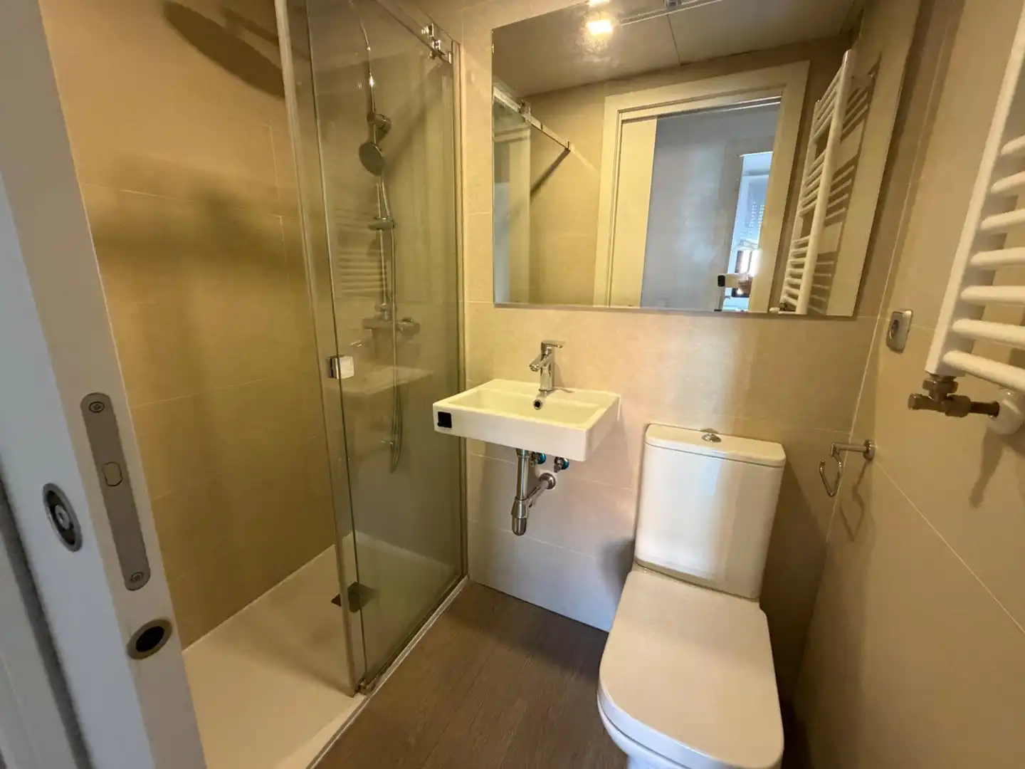 Baño de Piso de alquiler en Alcobendas con Aire acondicionado, Calefacción y Piscina comunitaria