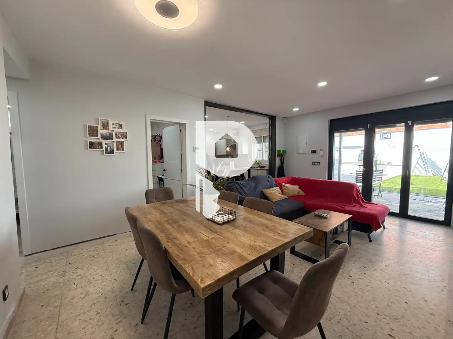 Sala de estar de Casa o chalet en venta en Sant Vicenç Dels Horts con Aire acondicionado, Calefacción y Jardín privado