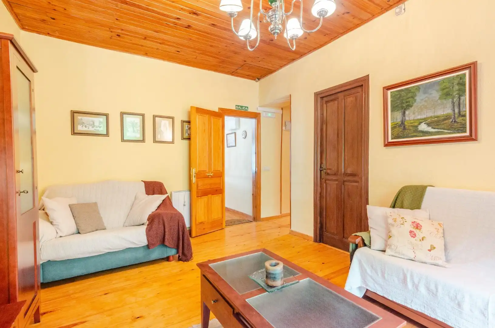 Sala de estar de Casa adosada en venta en Somiedo con Calefacción, Jardín privado y Trastero